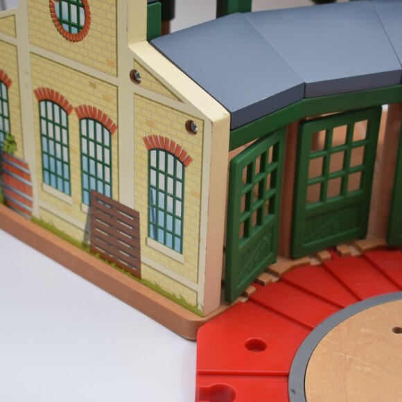 Roundhouse Tidmouth Shed w/5 Stalls Wooden Railway Thomas & Friends Train Engine - Picture 4 of 10
